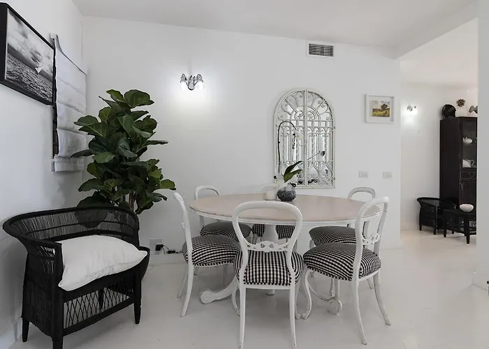 Santorini Perissa 16 - Family Only
