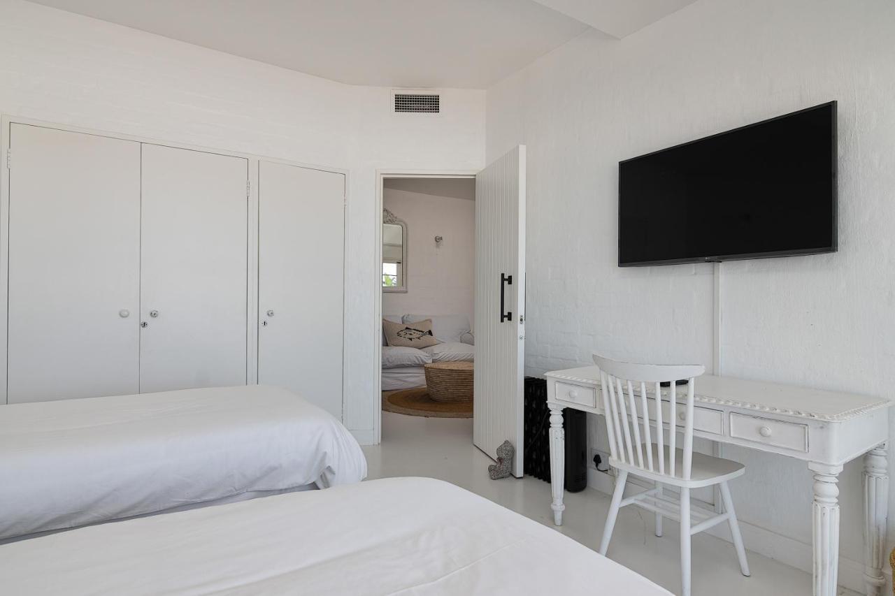 Santorini Perissa 16 - Family Only Apartment *