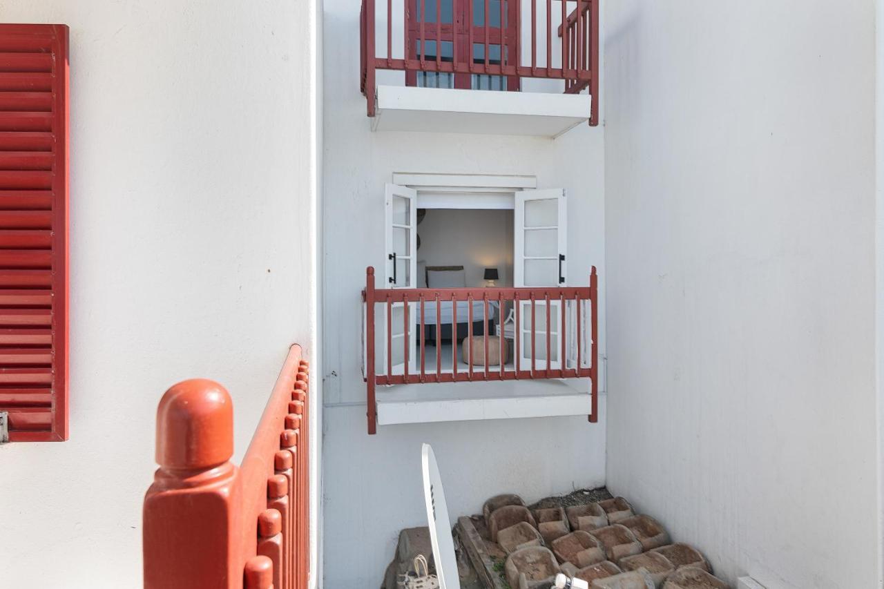 Santorini Perissa 16 - Family Only Apartment Ballito